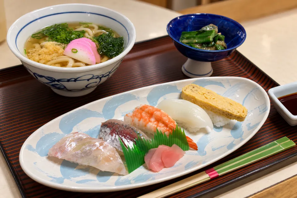 うわじまの料理や 有明の握り寿司とミニうどんのセット
