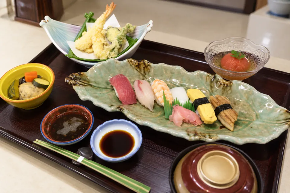 うわじまの料理や 有明の握り寿司と天ぷらのランチ