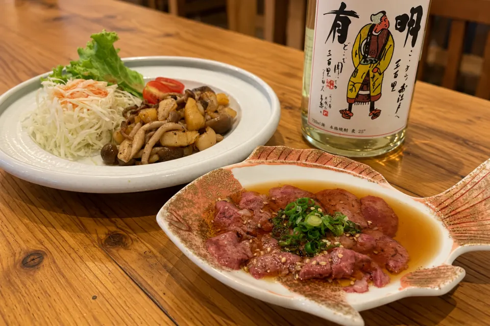 うわじまの料理や 有明の魚介の一品料理を並べた食卓