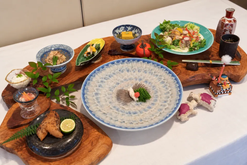うわじまの料理や 有明の刺身の大皿と料理の食卓