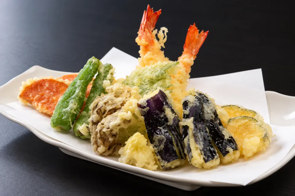 八千代本店の天ぷらの盛り合わせ