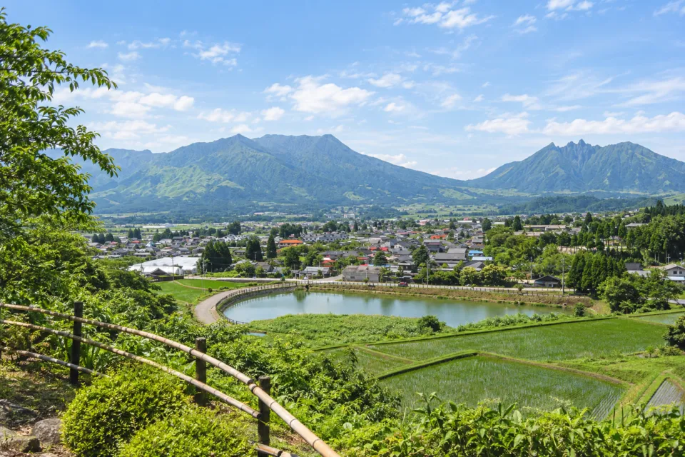 山見茶屋 高森本店の阿蘇の山並みを望む景色