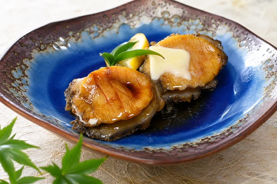 やまに水産のあわびの焼き物