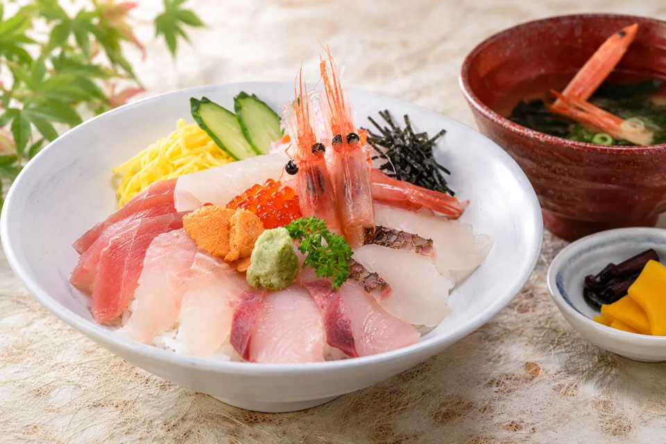 やまに水産の海鮮丼