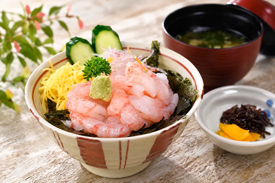 やまに水産の丸むき甘エビ丼
