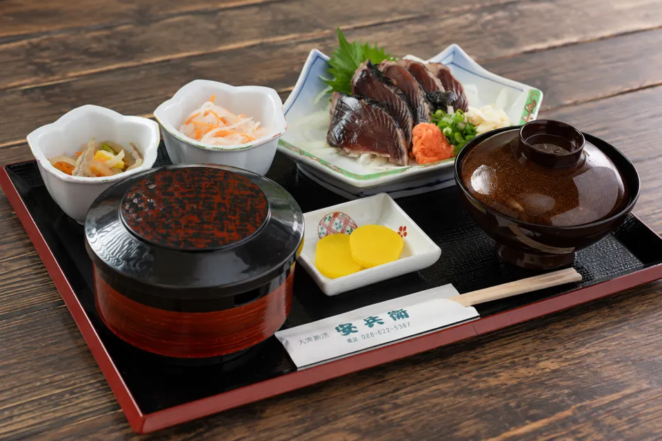 安兵衛の魚料理と小鉢の定食