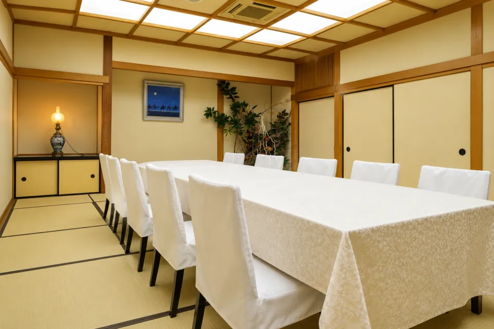 日本料理 保名の大広間のテーブル席