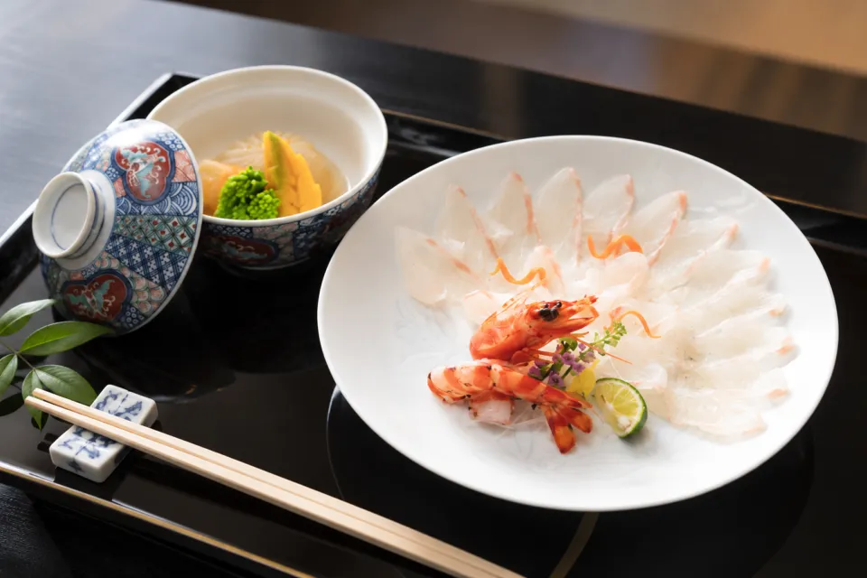日本料理 保名の刺身と小鉢