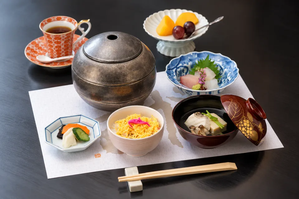 日本料理 保名の円相弁当