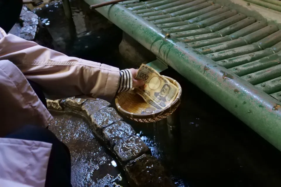 銭洗弁財天（宇賀福神社）