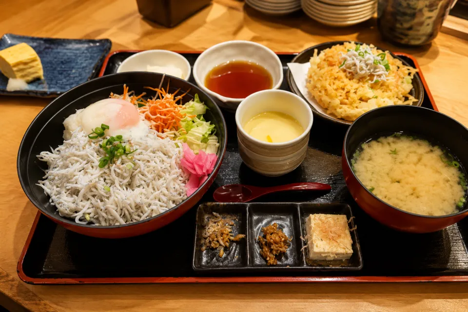 しらす問屋とびっちょ 江の島本店