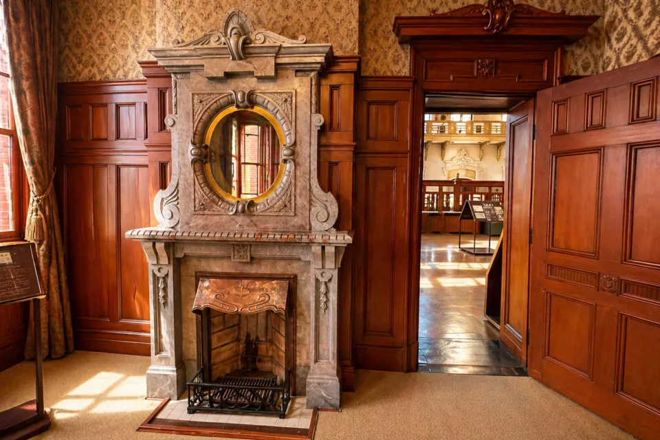 赤れんが郷土館