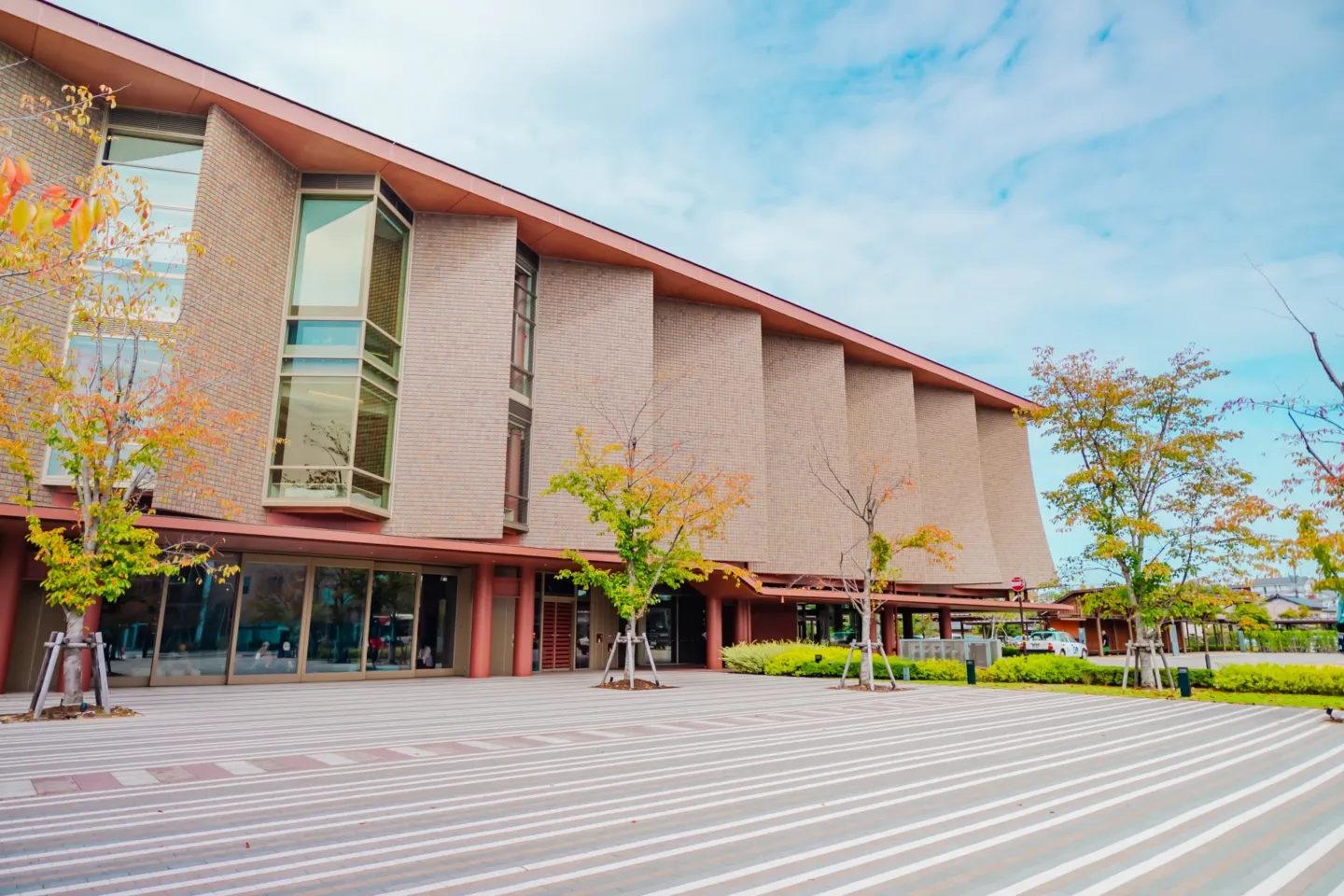 石川県立図書館