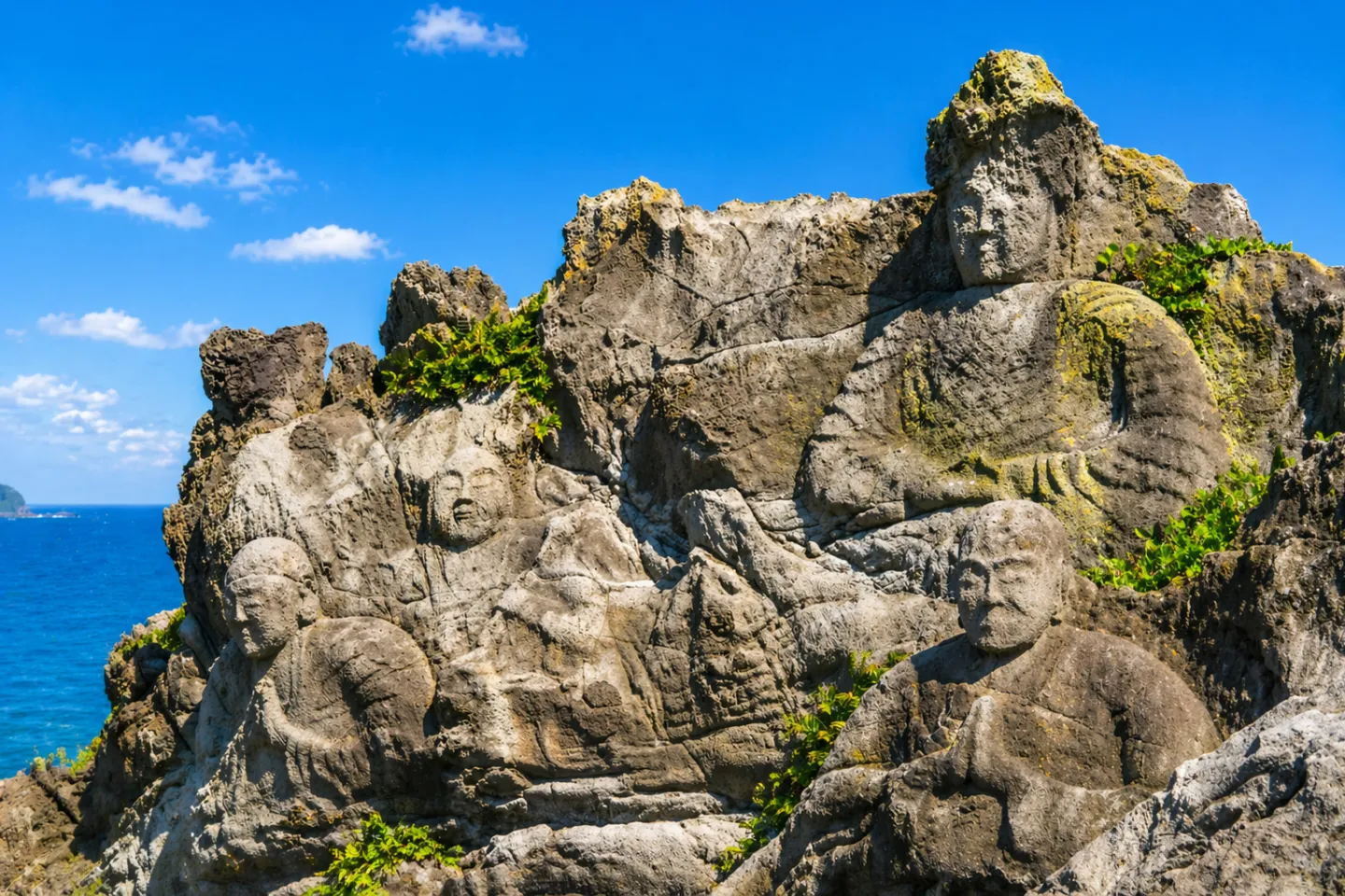 十六羅漢岩供養石仏群
