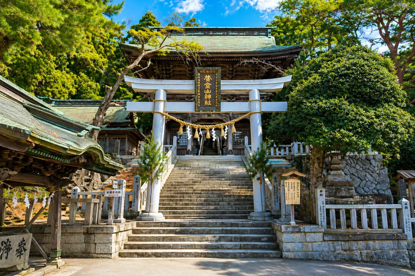 金華山黄金山神社