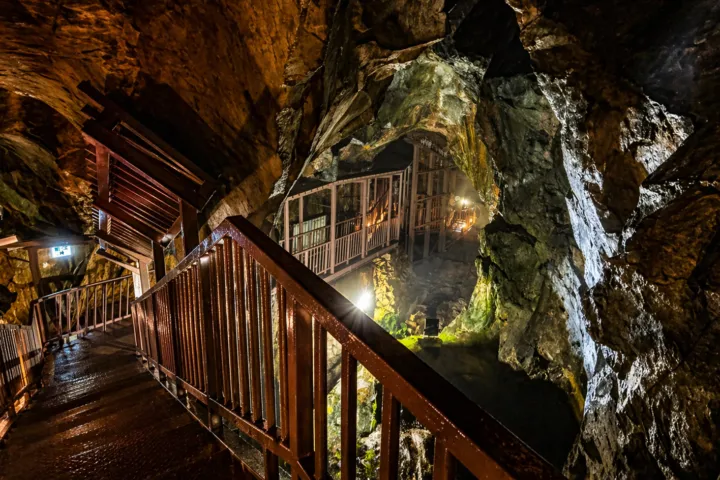 延沢銀鉱洞（延沢銀山遺跡）