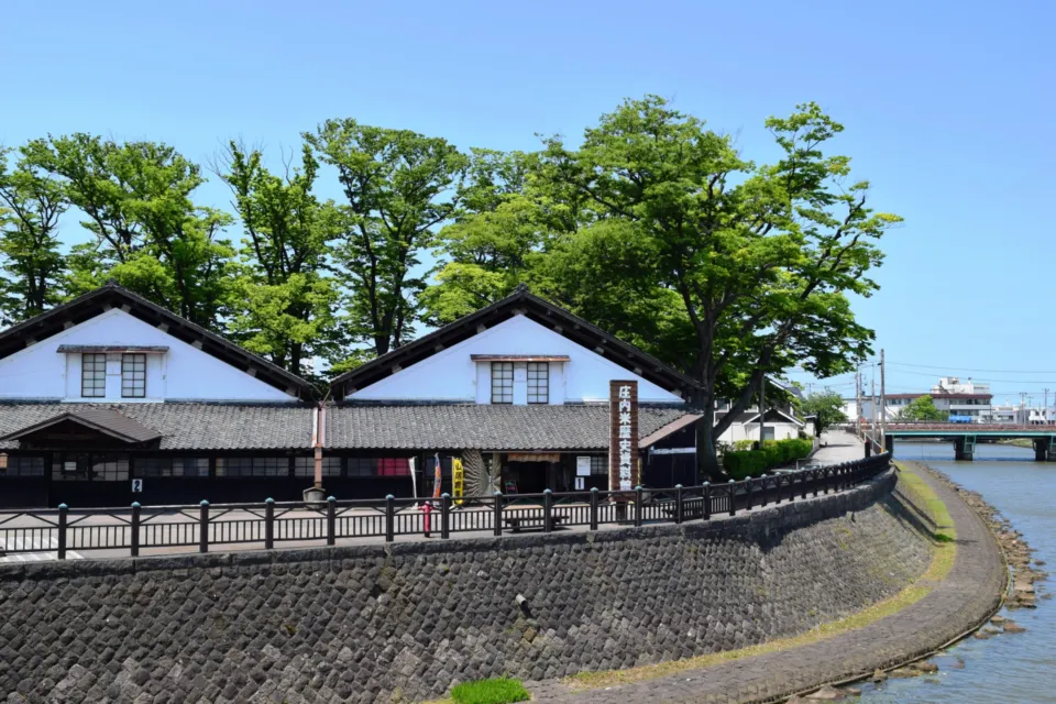 山居倉庫