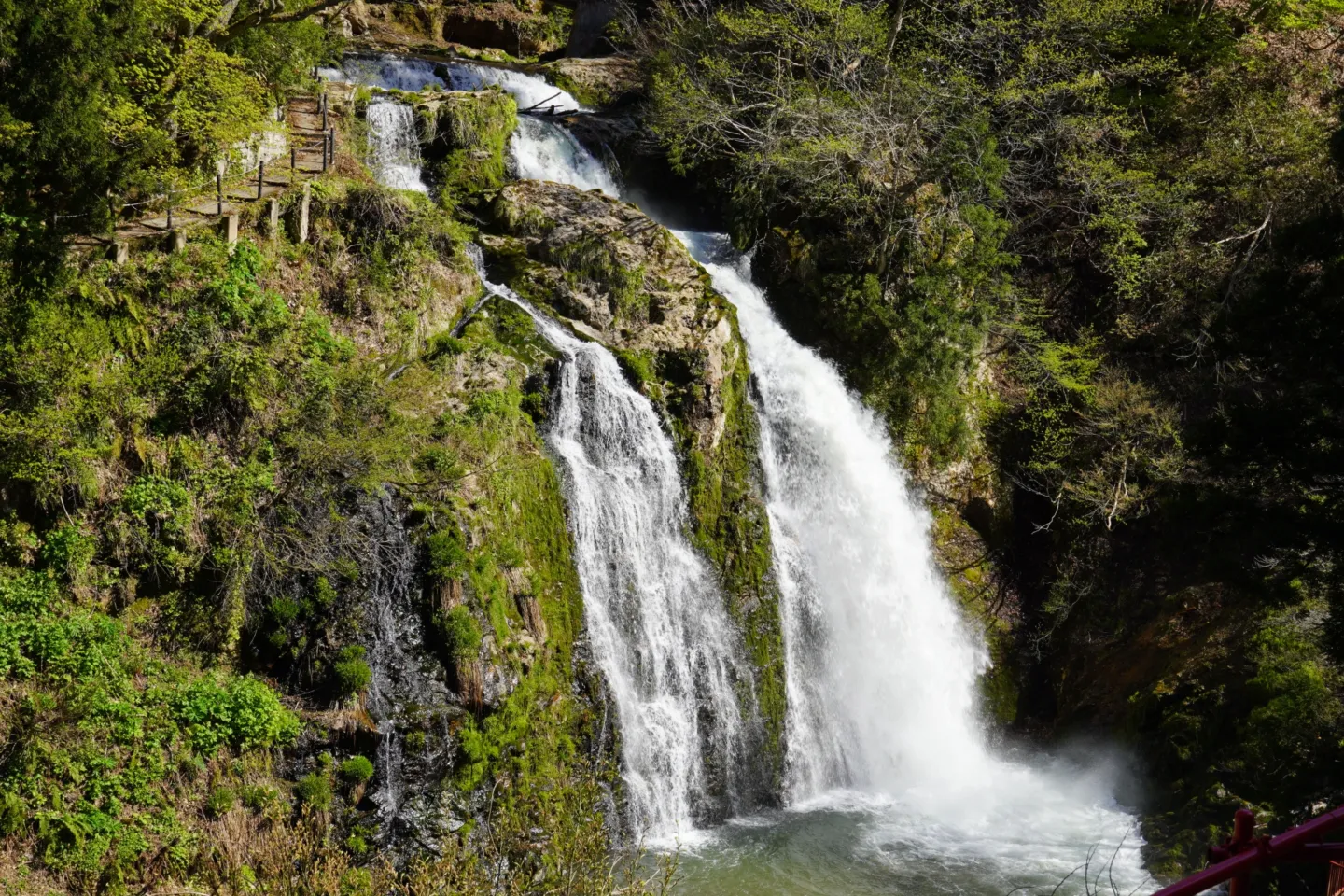 白銀の滝（山形県）