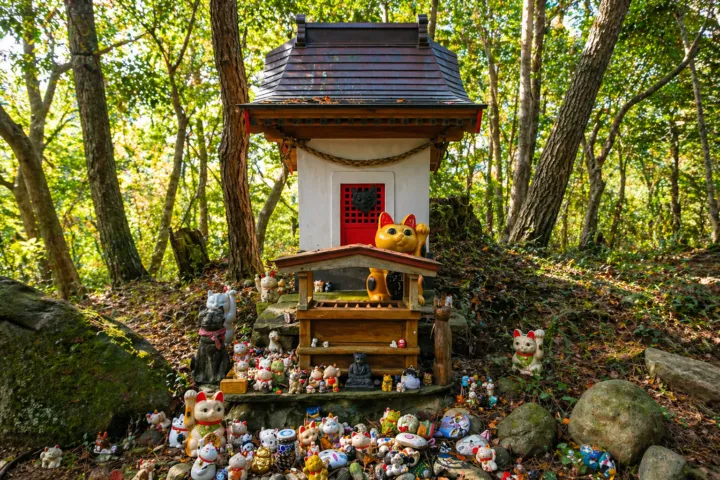 猫神社（美與利大明神）