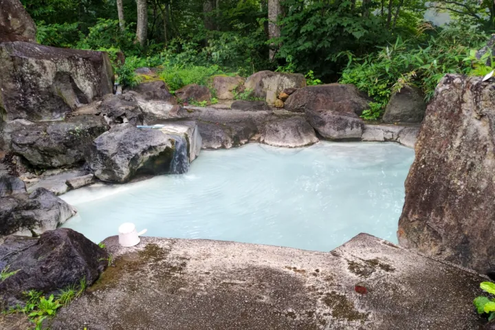 燕温泉 黄金の湯