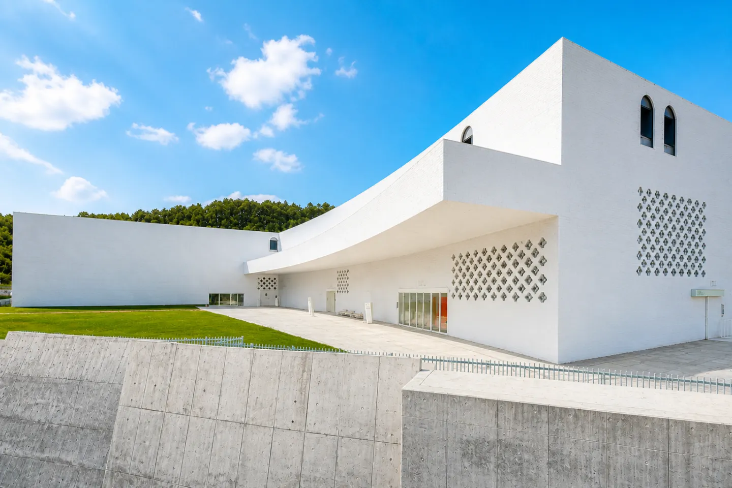 青森県立美術館
