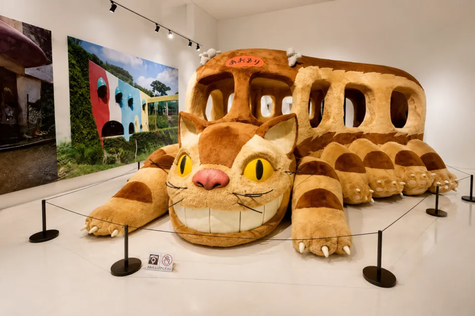 青森県立美術館