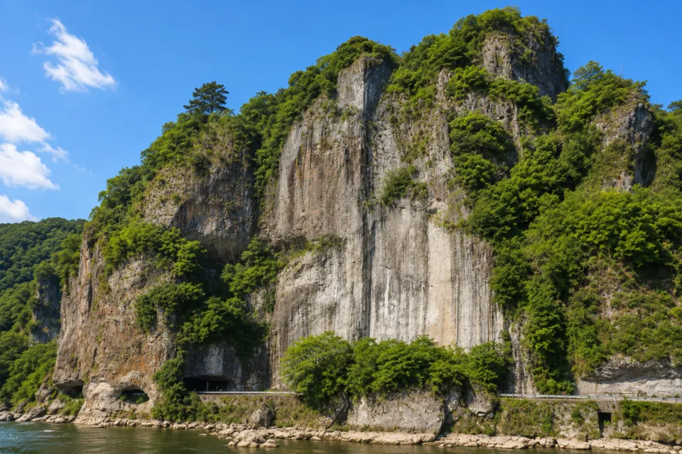 青の洞門