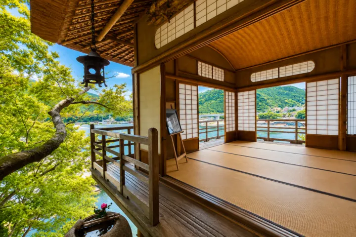 臥龍山荘