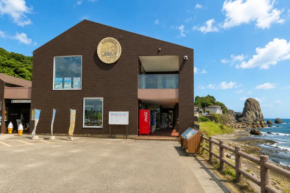橋杭岩